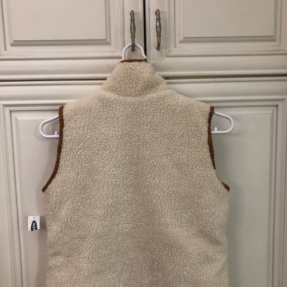 🥳HOST PICK🥳 NWT Old Navy women’s Sherpa vest - Picture 8 of 12